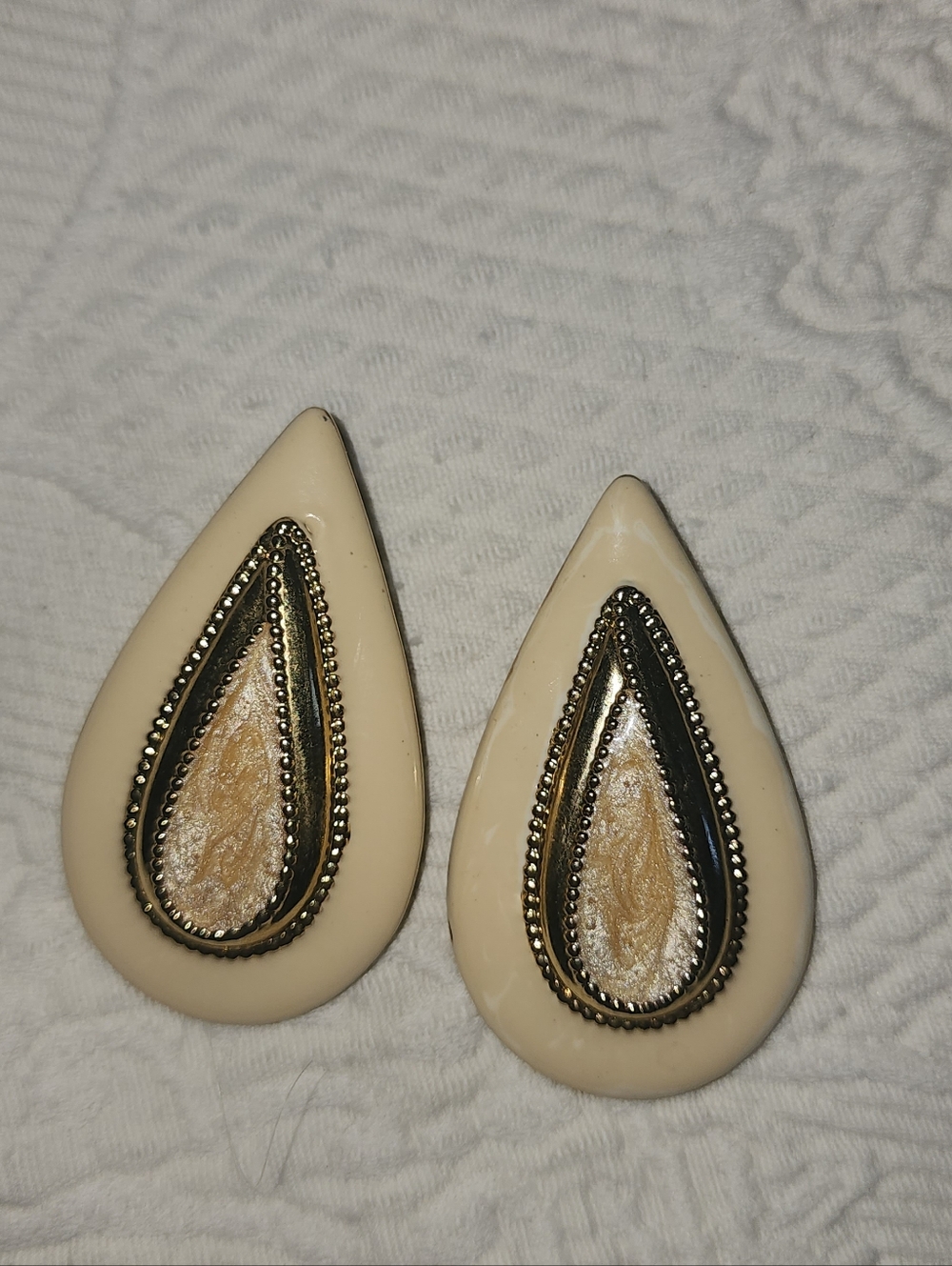 Cream Teardrop Decorative Accent Pair with Gold Detailing